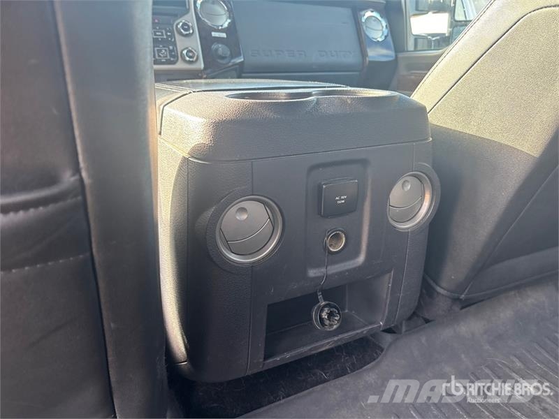 Ford F-350 Lariat 4x4 Crew Cab Pickup Ostalo