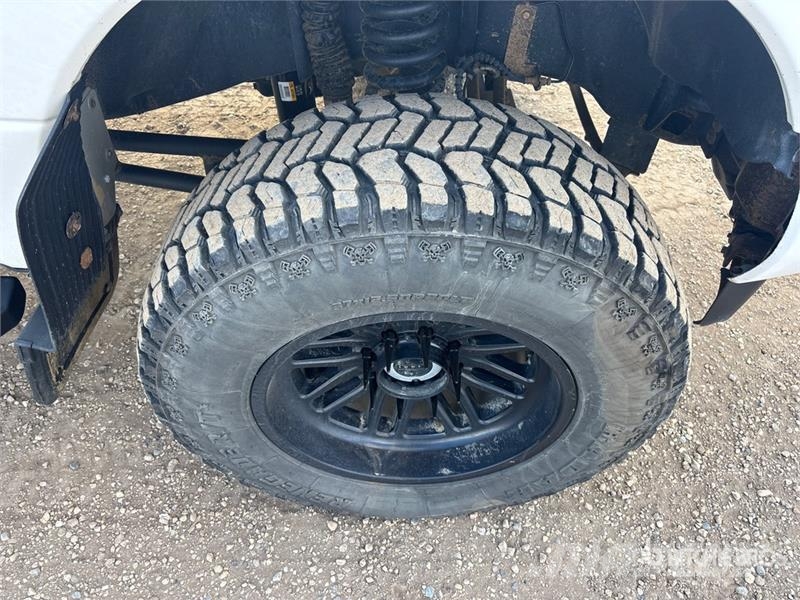 Ford F-350 Lariat 4x4 Crew Cab Pickup Muu