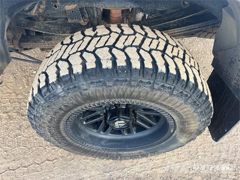 Ford F-350 Lariat 4x4 Crew Cab Pickup Muu