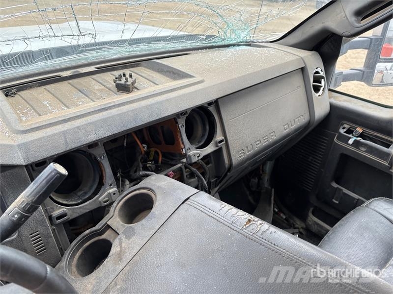 Ford F-350 Lariat 4x4 Crew Cab Pickup (Inoperable) Прочие фургоны