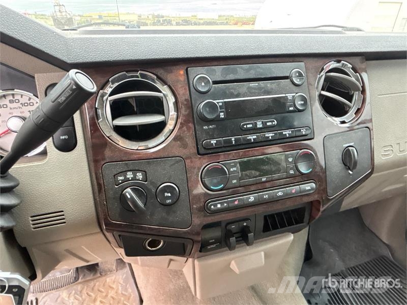 Ford F-350 Lariat 4x4 Crew Cab Pickup Ostalo