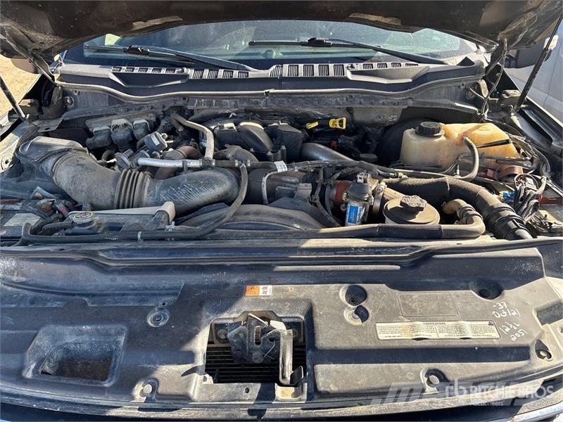 Ford F-350 Lariat 4x4 Crew Cab Pickup Ostalo