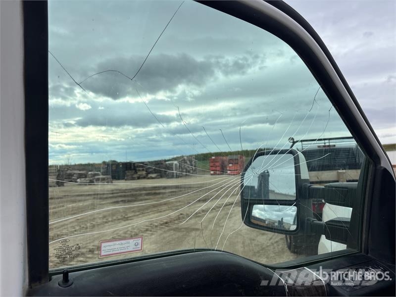 Ford F-350 Lariat 4x4 Crew Cab Pickup Andre