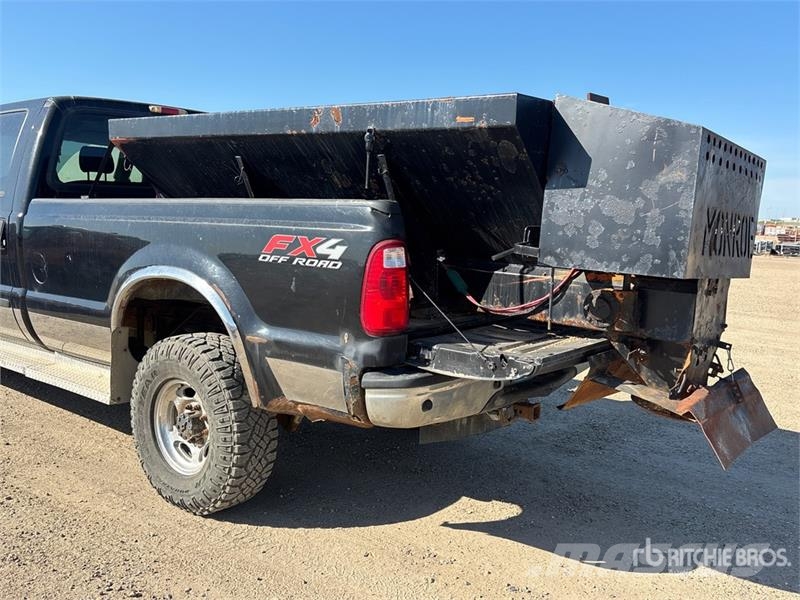 Ford F-350 Lariat 4x4 Crew Cab Spreader Truck Veicoli municipali