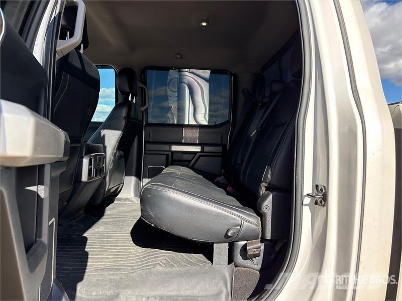 Ford F-350 Lariat 4x4 Crew Cab Pickup Muu