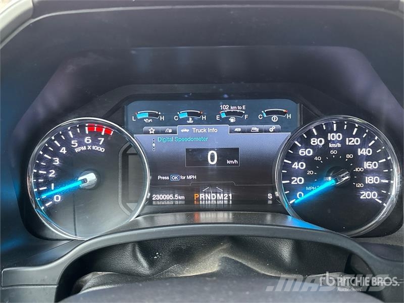Ford F-350 Lariat 4x4 Crew Cab Pickup Ostalo