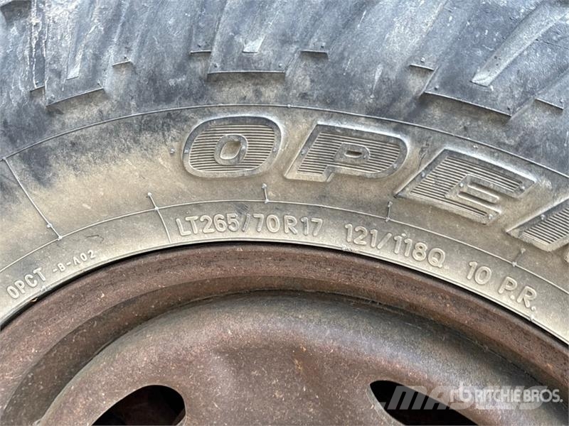 Ford F-350 Lariat 4x4 Crew Cab Pickup (Inoperable) Прочие фургоны