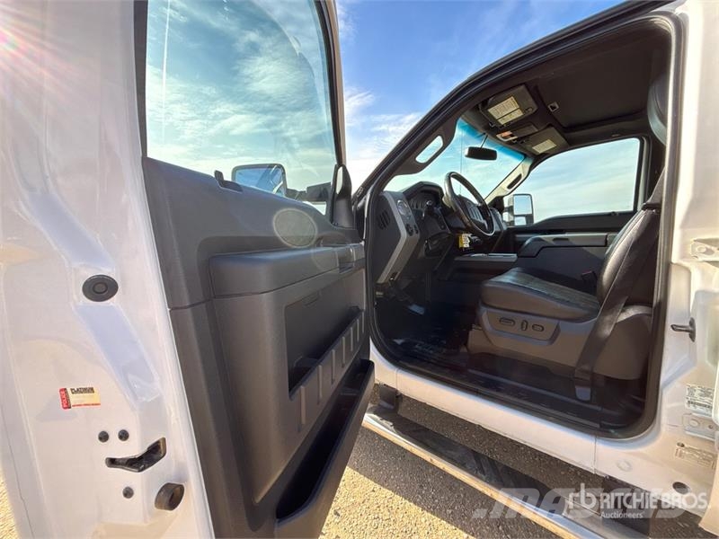 Ford F-350 Lariat 4x4 Crew Cab Pickup Autre fourgon / utilitaire