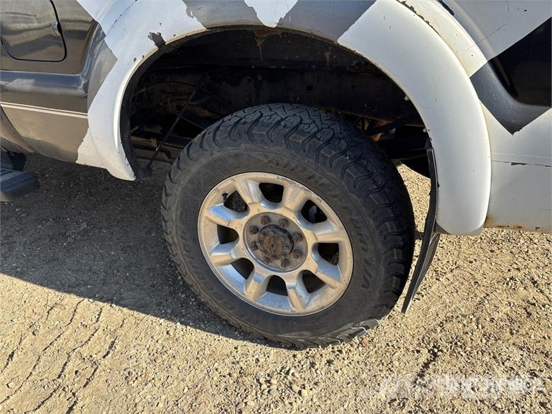 Ford F-350 Lariat 4x4 Crew Cab Pickup (Inoperable) Прочие фургоны