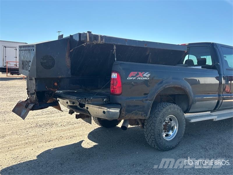 Ford F-350 Lariat 4x4 Crew Cab Spreader Truck Veicoli municipali