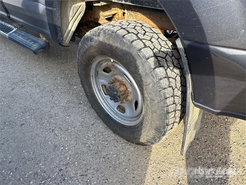 Ford F-350 Lariat 4x4 Crew Cab Pickup Ostalo
