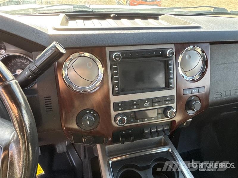 Ford F-350 Lariat 4x4 Crew Cab Pickup Autre fourgon / utilitaire