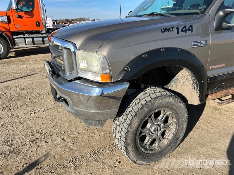 Ford F-350 Lariat 4x4 Crew Cab Pickup Muu