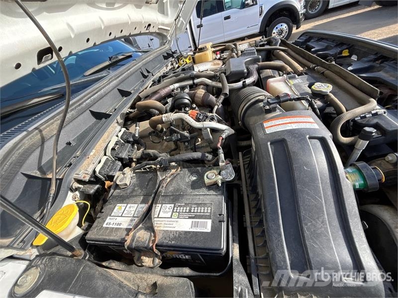 Ford F-350 Lariat 4x4 Crew Cab Pickup Autre fourgon / utilitaire