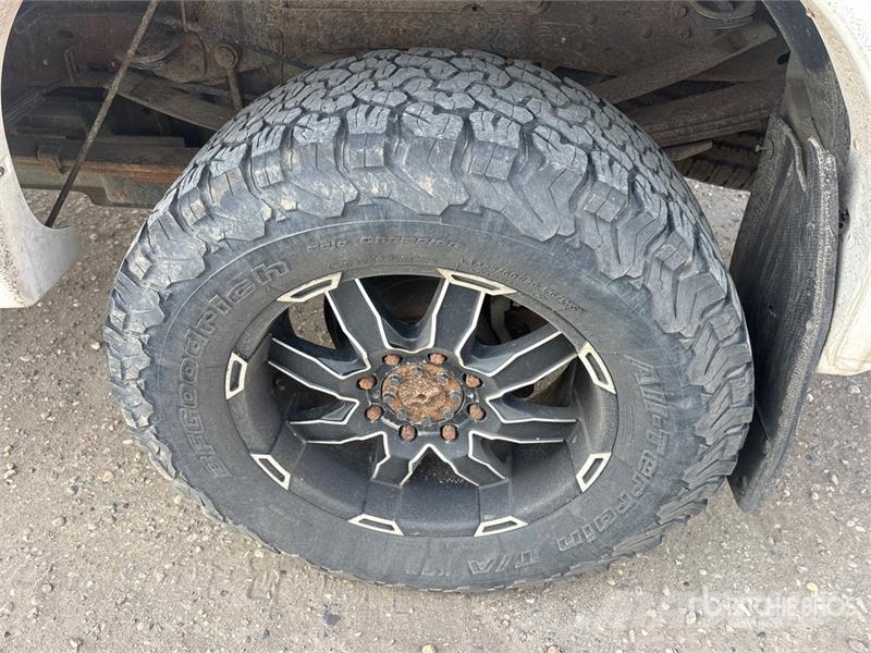 Ford F-350 Lariat 4x4 Crew Cab Pickup Ostalo