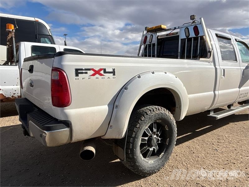 Ford F-350 Lariat 4x4 Crew Cab Pickup Ostalo