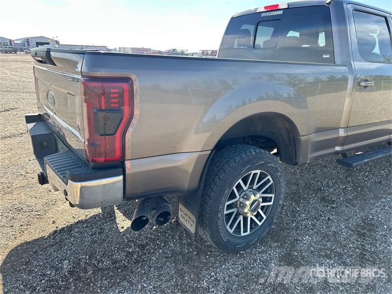 Ford F-350 Lariat 4x4 Crew Cab Pickup Прочие фургоны