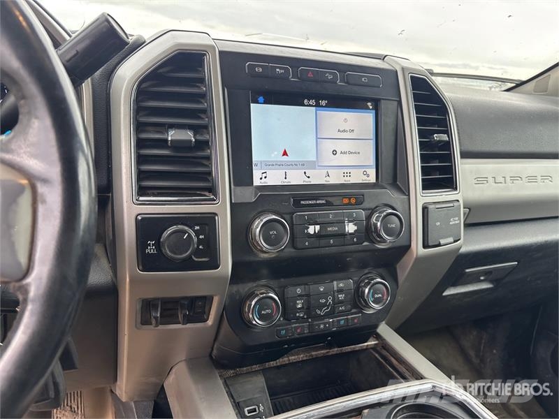 Ford F-350 Lariat 4x4 Crew Cab Pickup Andre