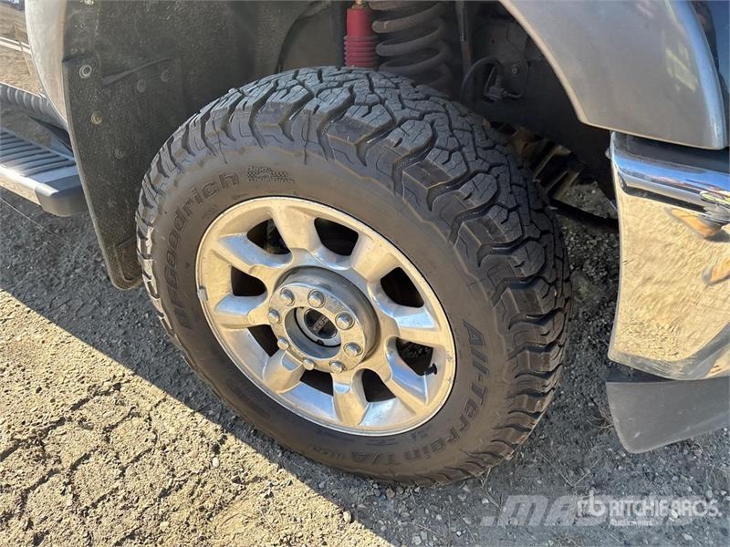 Ford F-350 Lariat 4x4 Crew Cab Pickup (Inoperable) Прочие фургоны
