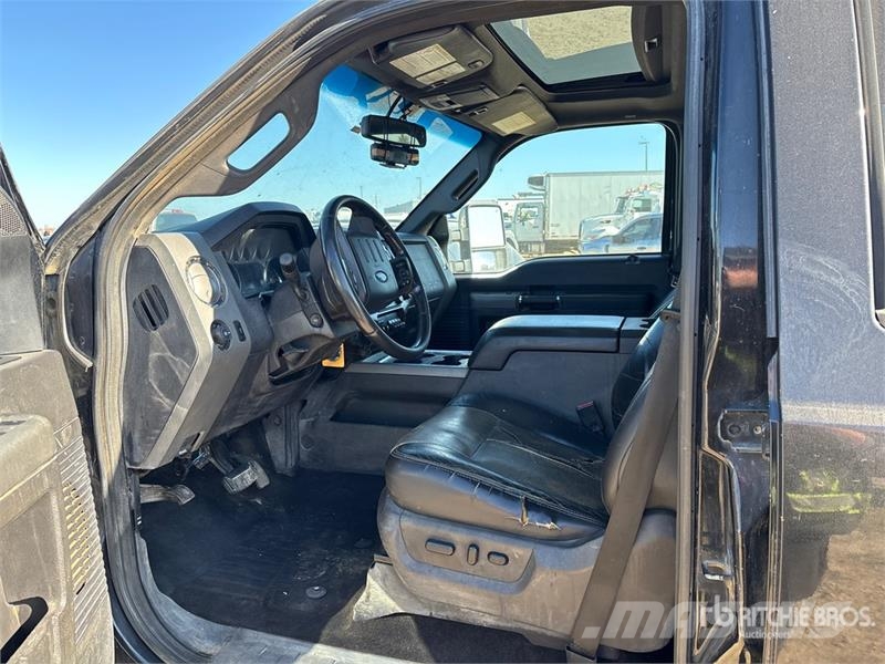Ford F-350 Lariat 4x4 Crew Cab Pickup (Inoperable) Прочие фургоны