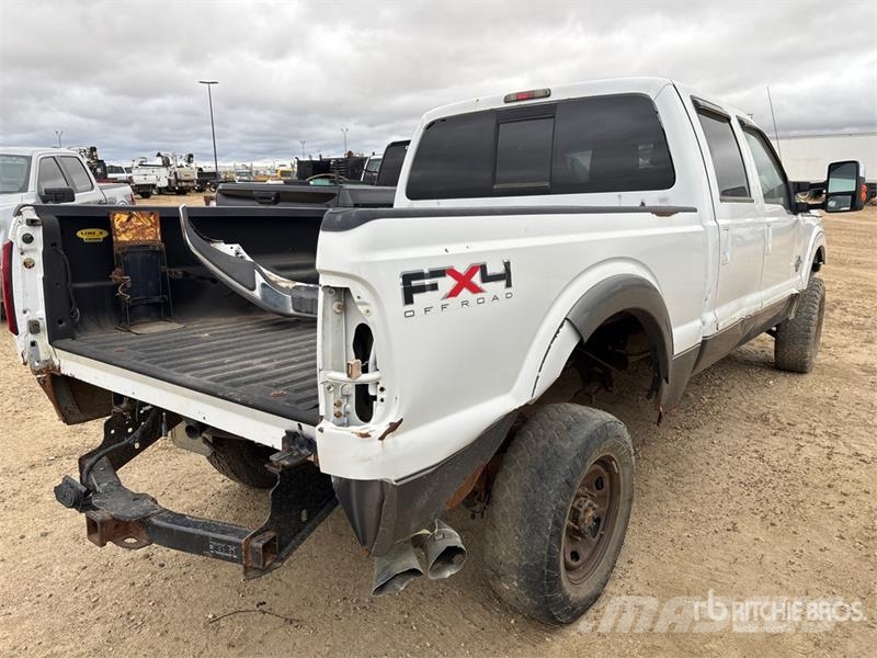 Ford F-350 Lariat 4x4 Crew Cab Pickup (Inoperable) Прочие фургоны