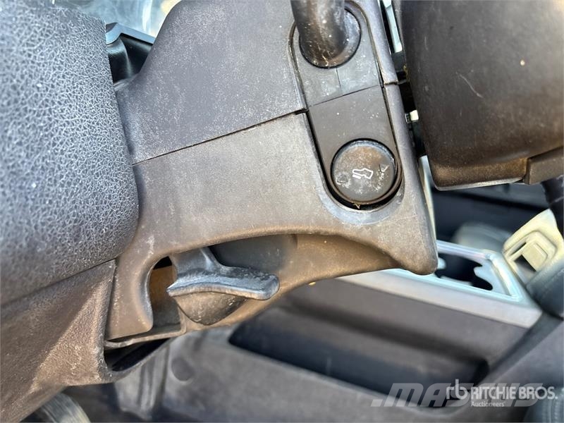 Ford F-350 Lariat 4x4 Crew Cab Pickup (Inoperable) Прочие фургоны