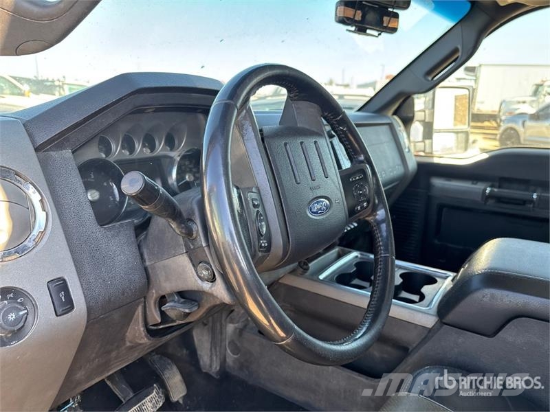 Ford F-350 Lariat 4x4 Crew Cab Pickup (Inoperable) Прочие фургоны