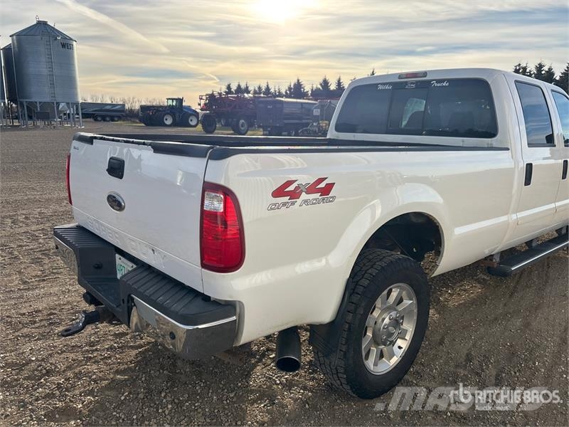 Ford F-350 Lariat 4x4 Crew Cab Pickup Otros