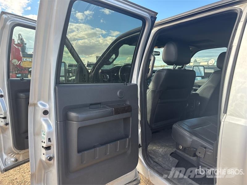 Ford F-350 Lariat 4x4 Crew Cab Pickup Ostalo