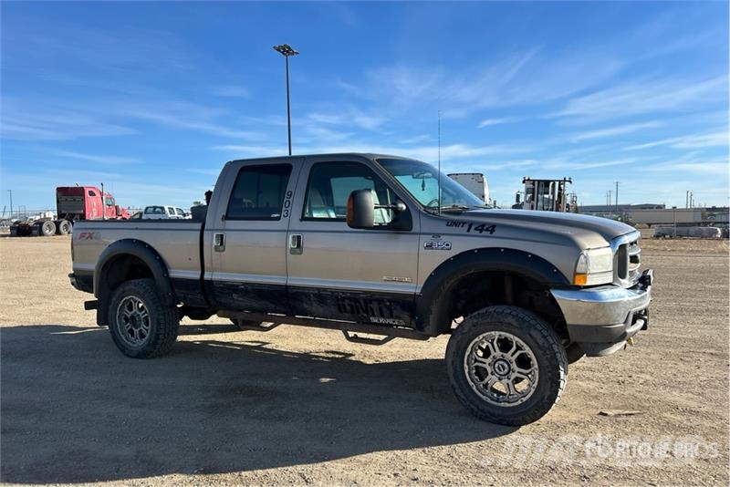 Ford F-350 Lariat 4x4 Crew Cab Pickup Muu