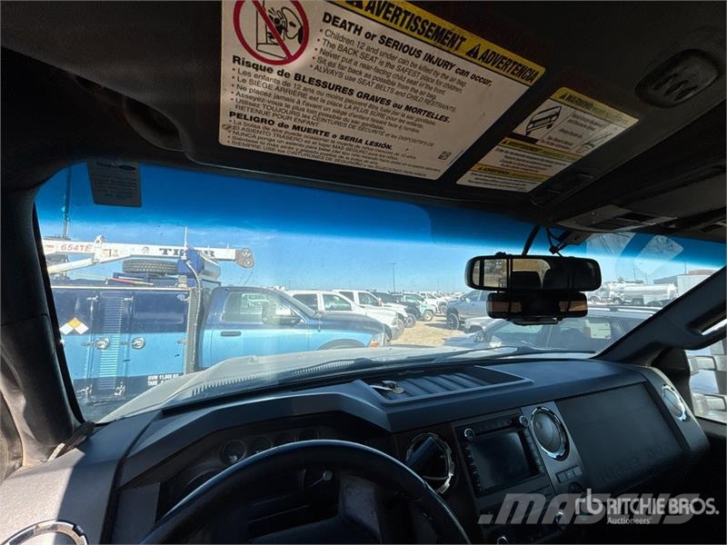 Ford F-350 Lariat 4x4 Crew Cab Pickup (Inoperable) Прочие фургоны