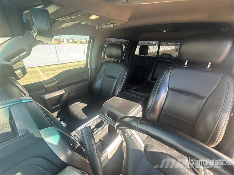 Ford F-350 Lariat 4x4 Crew Cab Pickup Muu
