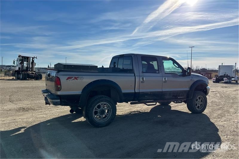 Ford F-350 Lariat 4x4 Crew Cab Pickup Muu