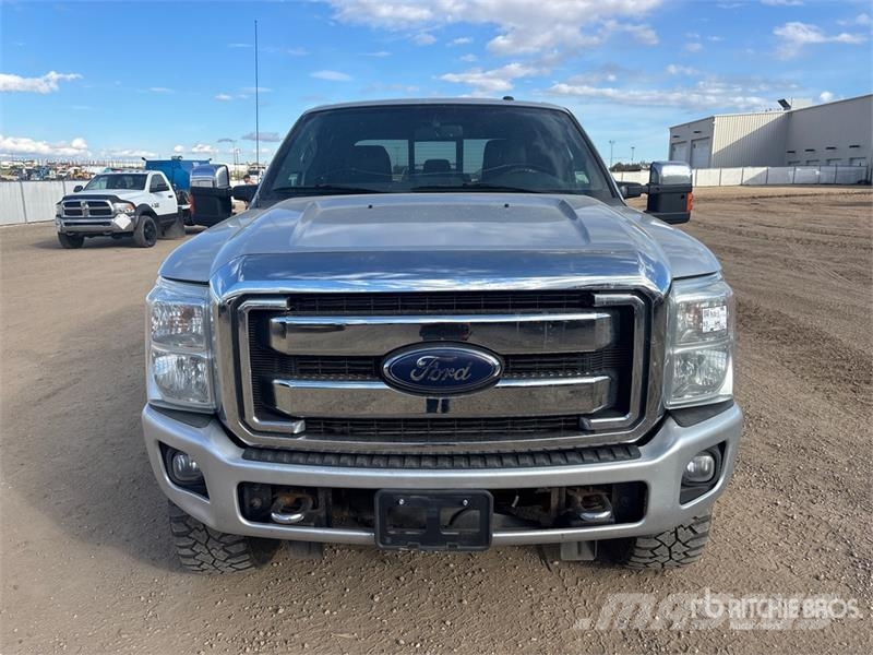 Ford F-350 Lariat 4x4 Crew Cab Pickup Ostalo
