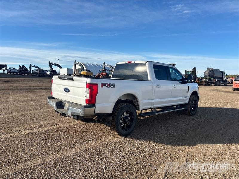 Ford F-350 Lariat 4x4 Crew Cab Pickup Övriga bilar