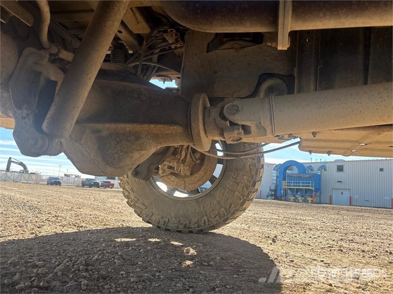 Ford F-350 Lariat 4x4 Crew Cab Pickup Diger