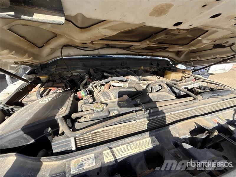 Ford F-350 Lariat 4x4 Crew Cab Pickup Ostalo