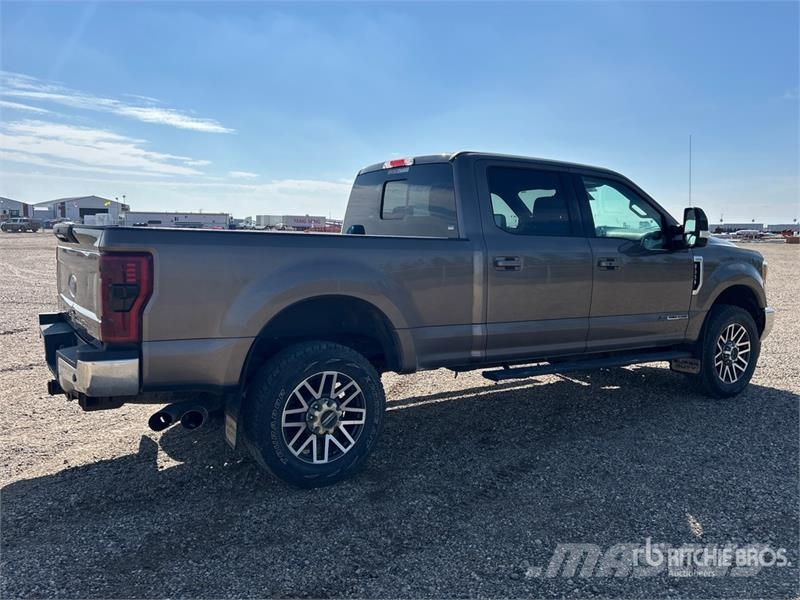 Ford F-350 Lariat 4x4 Crew Cab Pickup Прочие фургоны