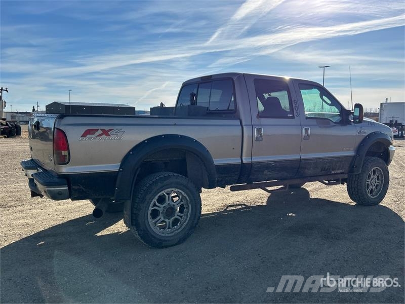 Ford F-350 Lariat 4x4 Crew Cab Pickup Muu