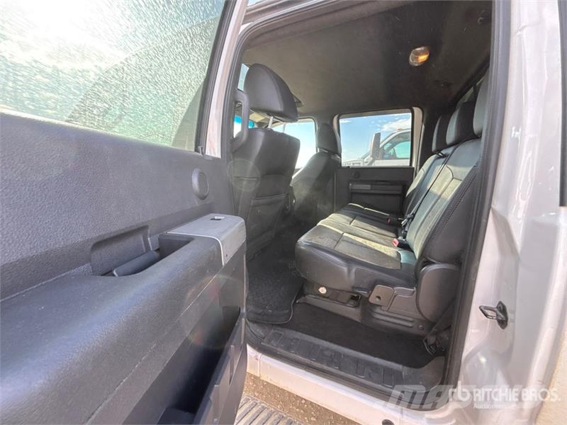 Ford F-350 Lariat 4x4 Crew Cab Pickup Ostalo