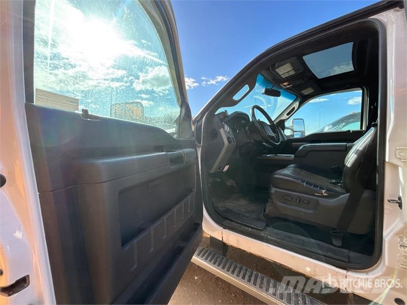 Ford F-350 Lariat 4x4 Crew Cab Pickup Ostalo