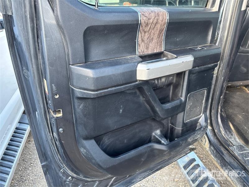 Ford F-350 Lariat 4x4 Crew Cab Pickup Ostalo