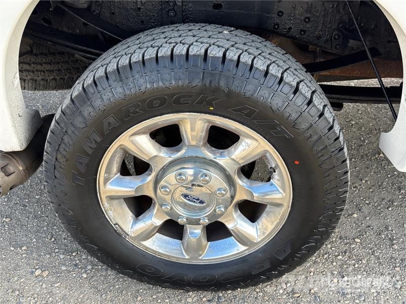 Ford F-350 Lariat 4x4 Crew Cab Pickup Autre fourgon / utilitaire