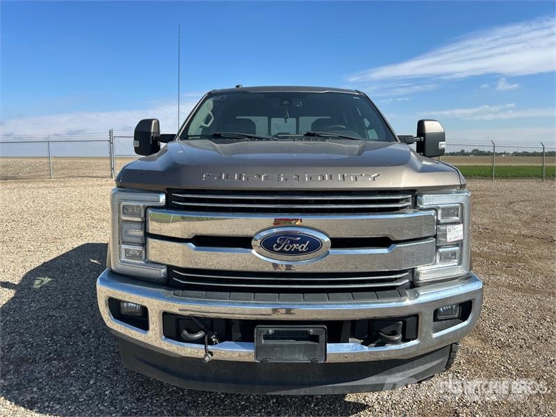 Ford F-350 Lariat 4x4 Crew Cab Pickup Прочие фургоны
