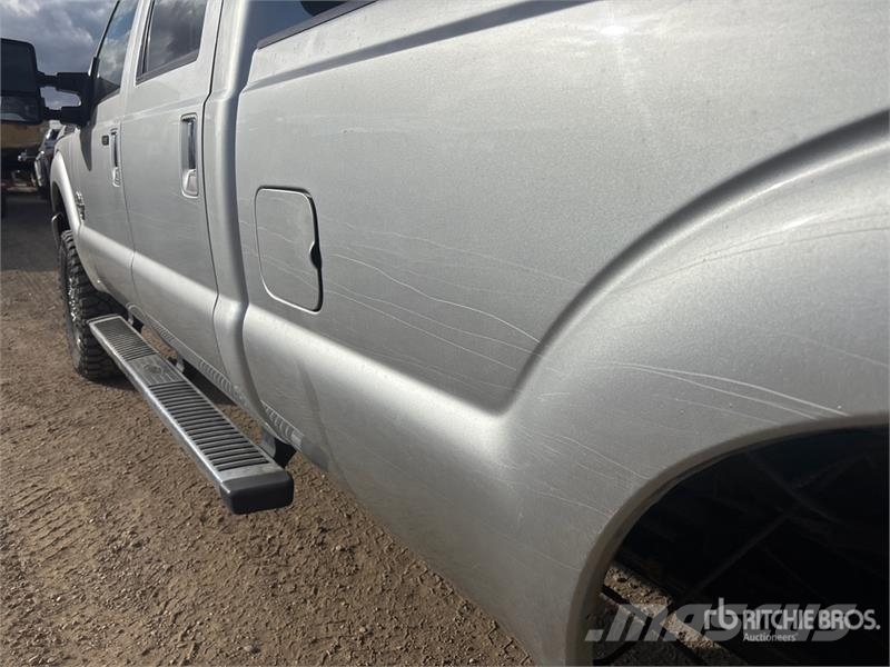 Ford F-350 Lariat 4x4 Crew Cab Pickup Ostalo