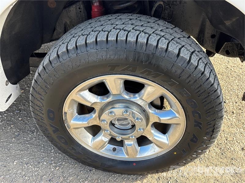 Ford F-350 Lariat 4x4 Crew Cab Pickup Autre fourgon / utilitaire