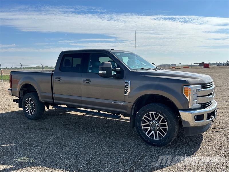 Ford F-350 Lariat 4x4 Crew Cab Pickup Прочие фургоны