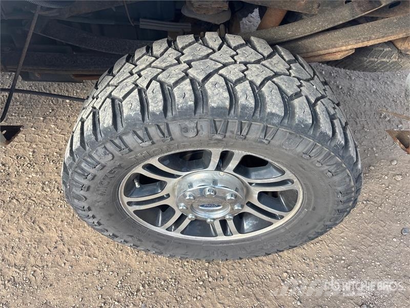 Ford F-350 Lariat 4x4 Crew Cab Pickup Ostalo