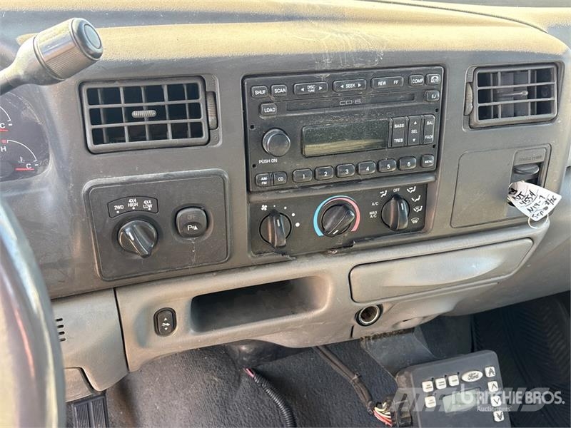 Ford F-350 Lariat 4x4 Crew Cab Spreader Truck Veicoli municipali