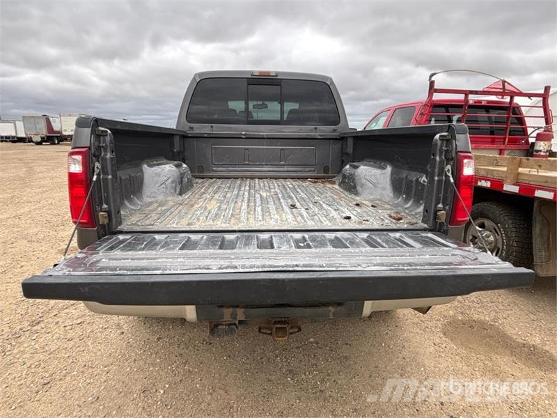 Ford F-350 Lariat 4x4 Crew Cab Pickup Ostalo
